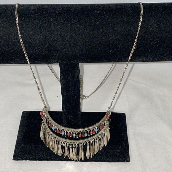 Beautiful necklace with hanging beads and metal fringe - Picture 2 of 5